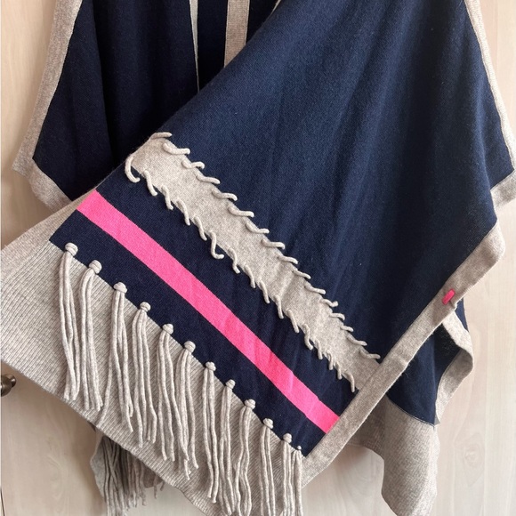 Label & Thread Ashley Cashmere & Wool Knit Poncho campfire cozy wrap - Picture 3 of 7